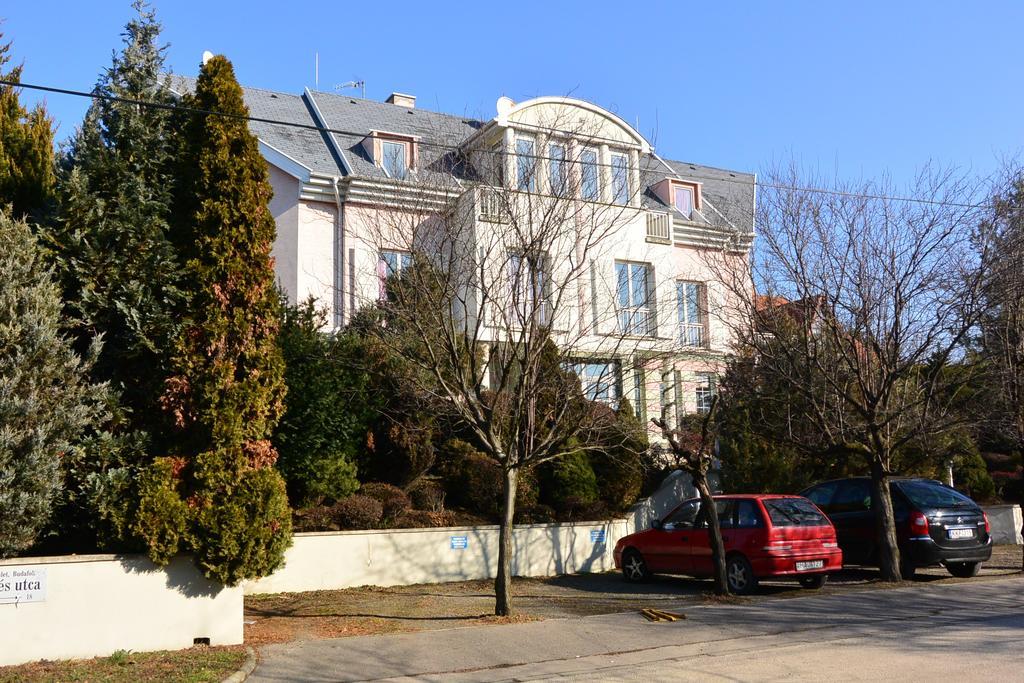 Bed and Breakfast Belle Fleur Panzio Budapest Exterior foto
